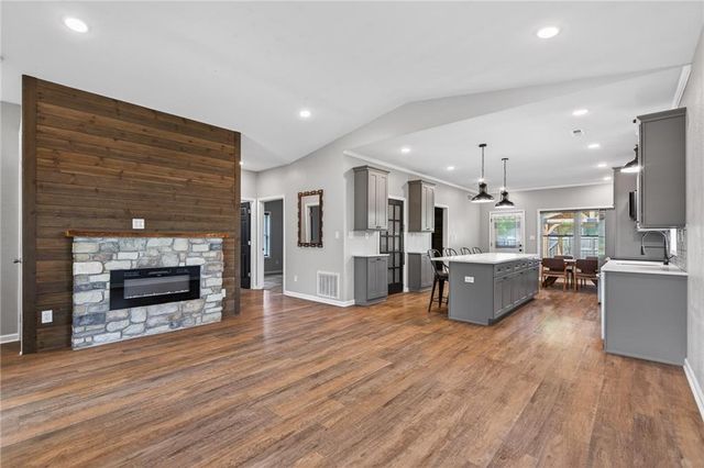 606 Retan Avenue, Osawatomie, KS 66064
