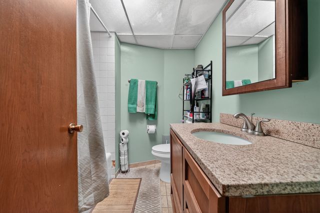 9504 S 86th Avenue 201, Hickory Hills, IL 60457