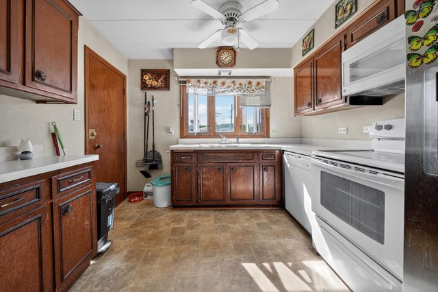 9504 S 86th Avenue 201, Hickory Hills, IL 60457