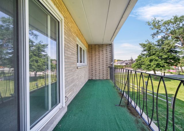 9504 S 86th Avenue 201, Hickory Hills, IL 60457