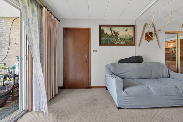 9504 S 86th Avenue 201, Hickory Hills, IL 60457