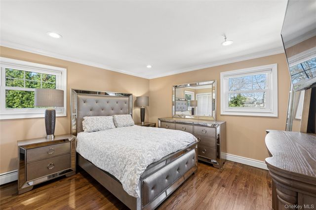 44 Archie Place, West Islip, NY 11795