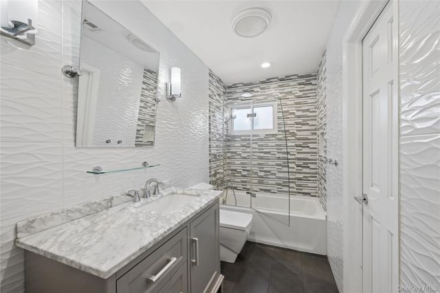 44 Archie Place, West Islip, NY 11795