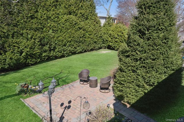 44 Archie Place, West Islip, NY 11795