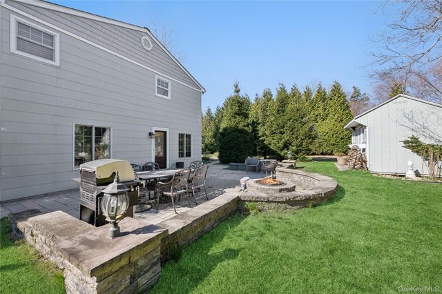 44 Archie Place, West Islip, NY 11795