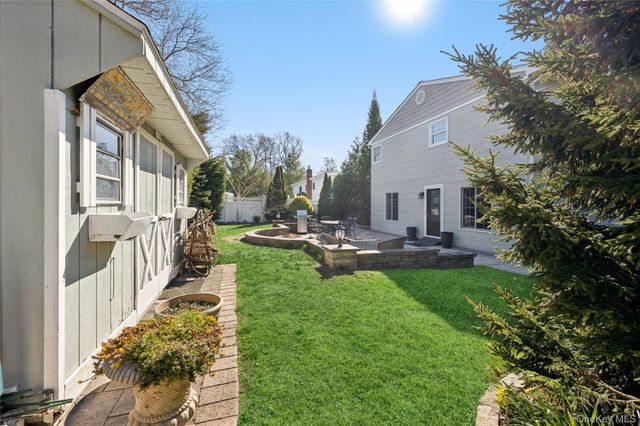 44 Archie Place, West Islip, NY 11795