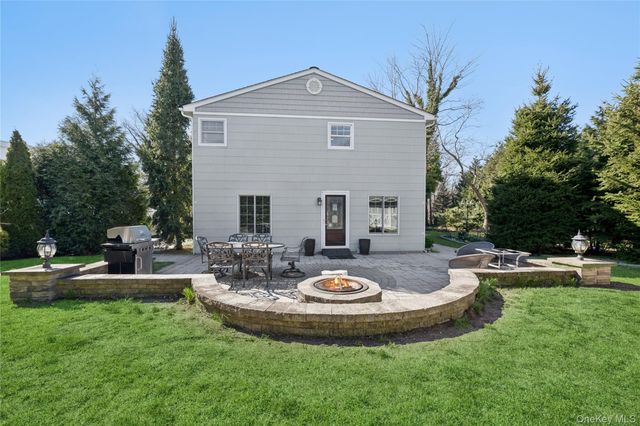 44 Archie Place, West Islip, NY 11795