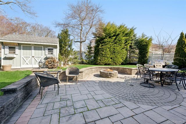 44 Archie Place, West Islip, NY 11795