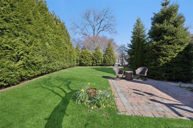 44 Archie Place, West Islip, NY 11795