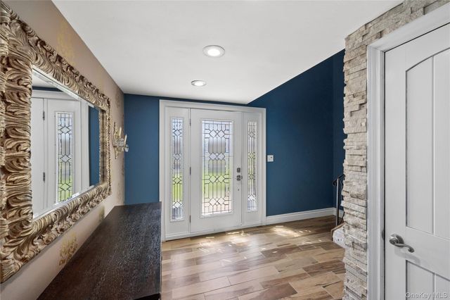 44 Archie Place, West Islip, NY 11795