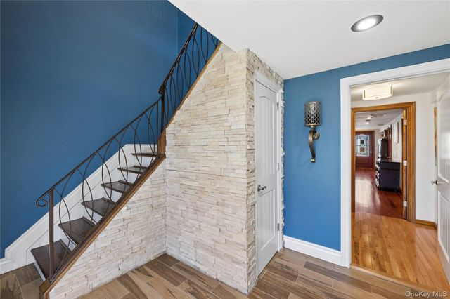 44 Archie Place, West Islip, NY 11795