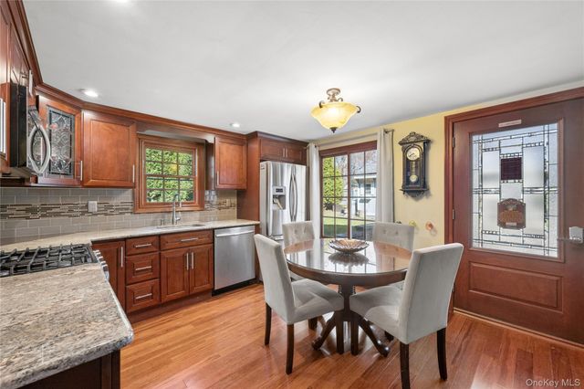 44 Archie Place, West Islip, NY 11795