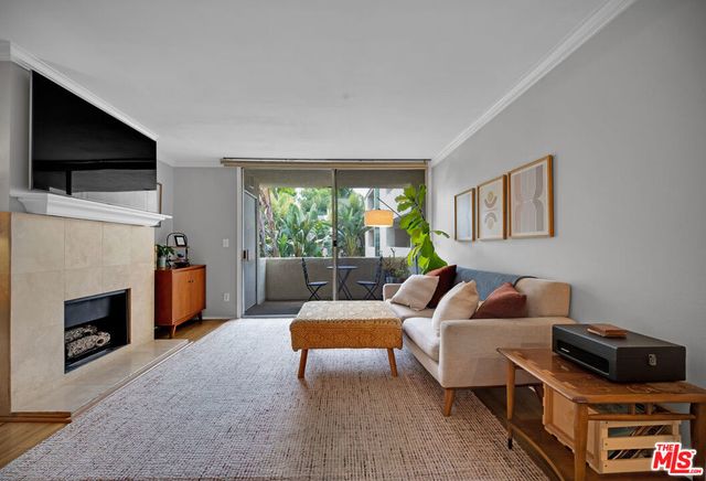 5325 Newcastle Avenue 207, Encino, CA 91316
