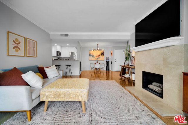 5325 Newcastle Avenue 207, Encino, CA 91316