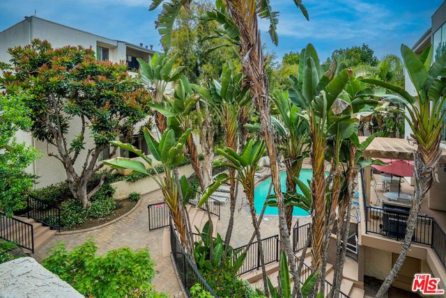5325 Newcastle Avenue 207, Encino, CA 91316