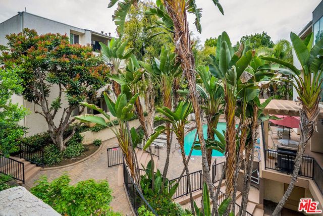 5325 Newcastle Avenue 207, Encino, CA 91316