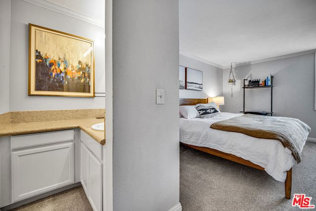 5325 Newcastle Avenue 207, Encino, CA 91316