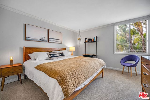 5325 Newcastle Avenue 207, Encino, CA 91316