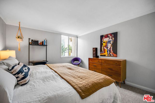 5325 Newcastle Avenue 207, Encino, CA 91316
