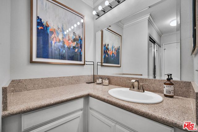 5325 Newcastle Avenue 207, Encino, CA 91316