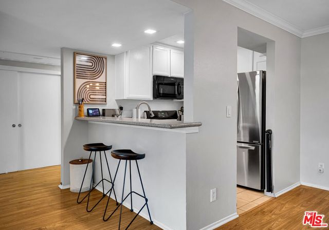 5325 Newcastle Avenue 207, Encino, CA 91316