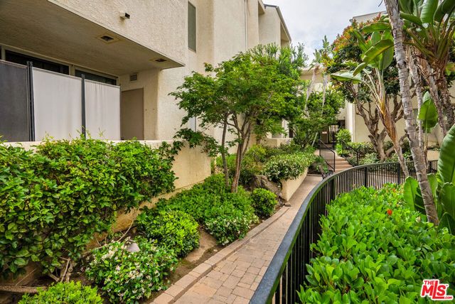 5325 Newcastle Avenue 207, Encino, CA 91316