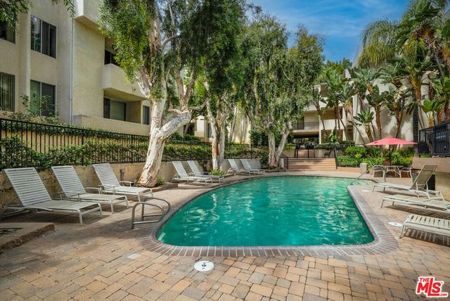 5325 Newcastle Avenue 207, Encino, CA 91316