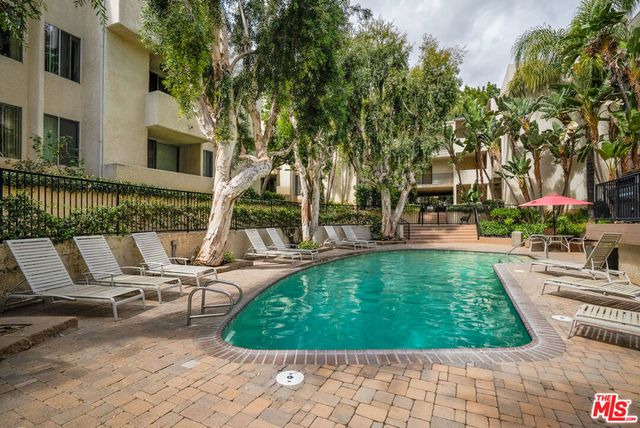 5325 Newcastle Avenue 207, Encino, CA 91316