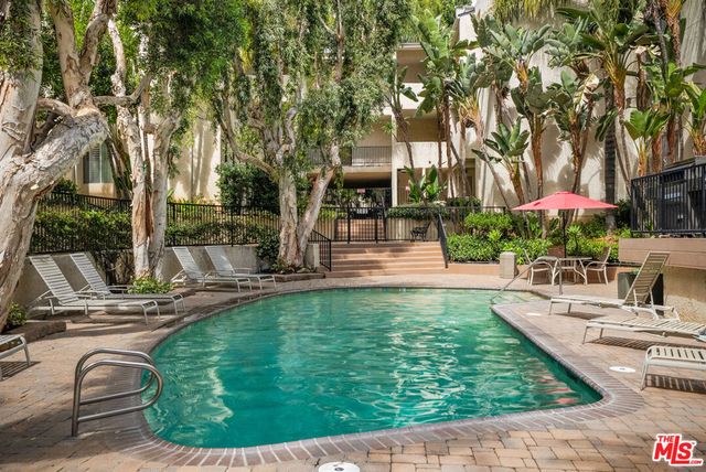 5325 Newcastle Avenue 207, Encino, CA 91316