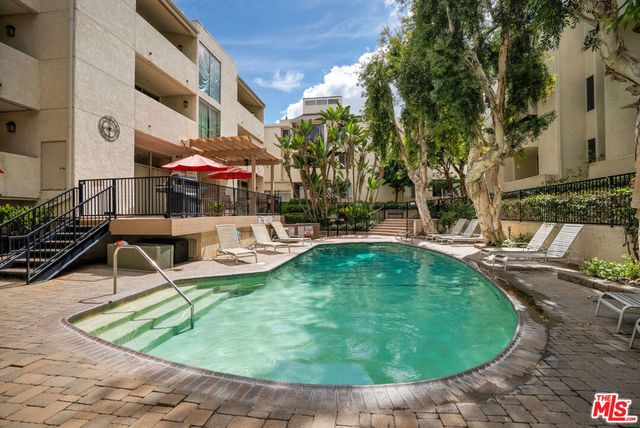 5325 Newcastle Avenue 207, Encino, CA 91316