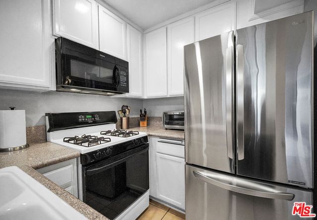 5325 Newcastle Avenue 207, Encino, CA 91316