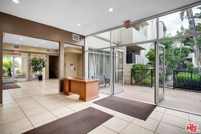 5325 Newcastle Avenue 207, Encino, CA 91316