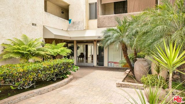 5325 Newcastle Avenue 207, Encino, CA 91316