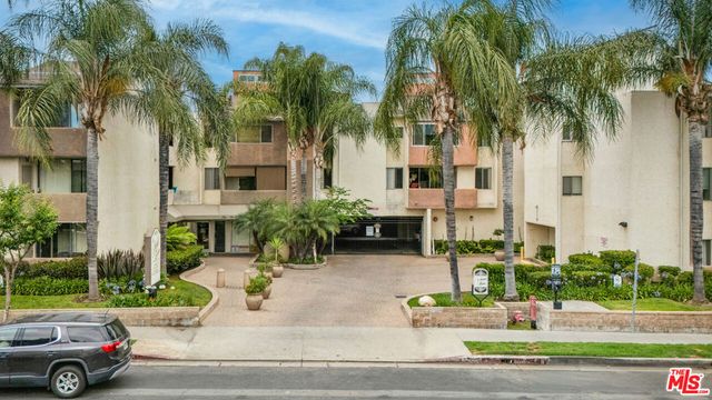 5325 Newcastle Avenue 207, Encino, CA 91316