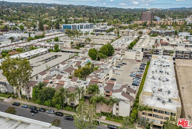5325 Newcastle Avenue 207, Encino, CA 91316