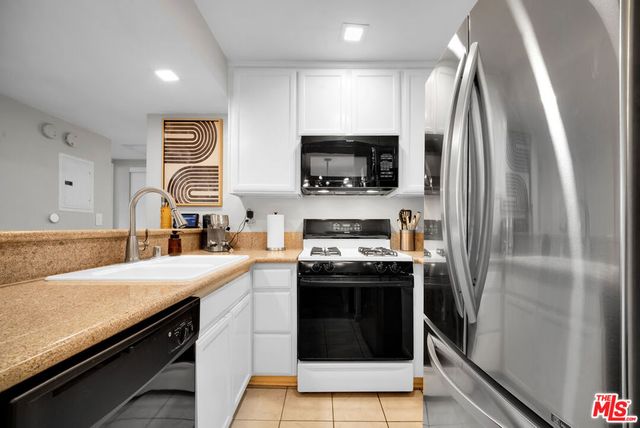 5325 Newcastle Avenue 207, Encino, CA 91316