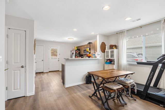 8065 N GLEN MEADOW DR, Columbia, MO 65202