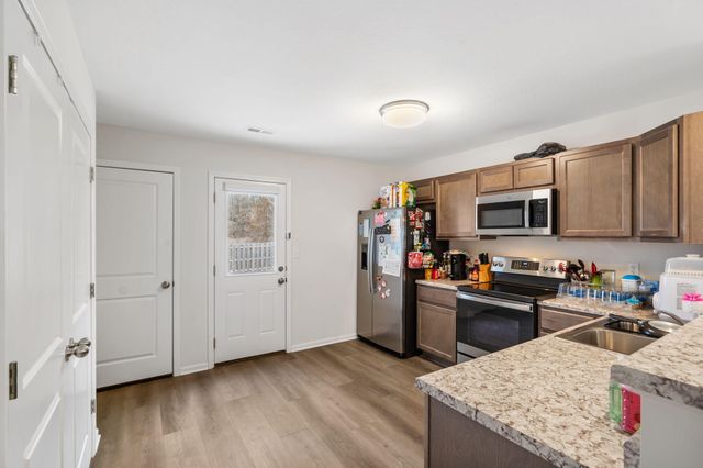 8065 N GLEN MEADOW DR, Columbia, MO 65202