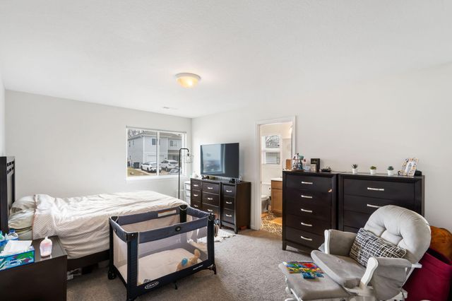 8065 N GLEN MEADOW DR, Columbia, MO 65202