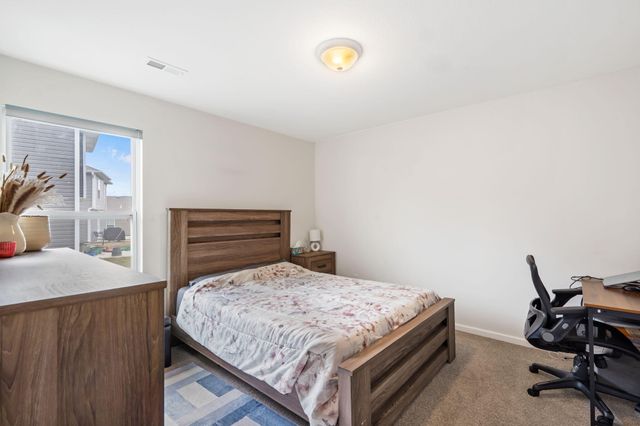 8065 N GLEN MEADOW DR, Columbia, MO 65202