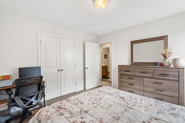 8065 N GLEN MEADOW DR, Columbia, MO 65202