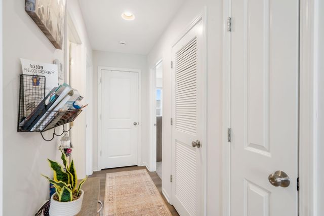 8065 N GLEN MEADOW DR, Columbia, MO 65202