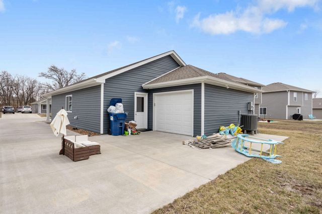 8065 N GLEN MEADOW DR, Columbia, MO 65202