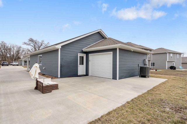 8065 N GLEN MEADOW DR, Columbia, MO 65202