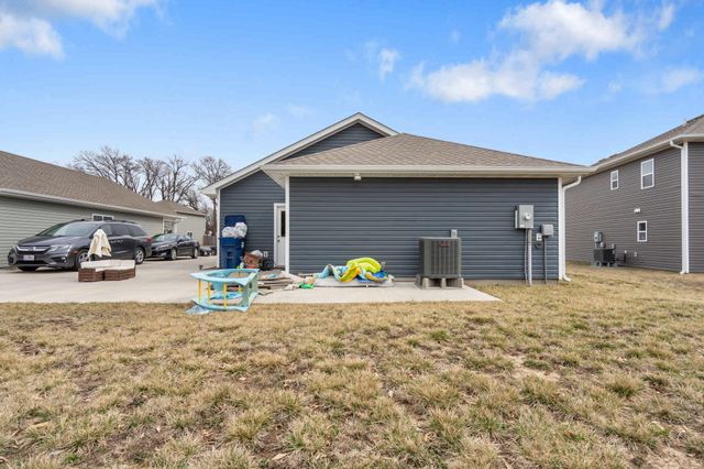 8065 N GLEN MEADOW DR, Columbia, MO 65202