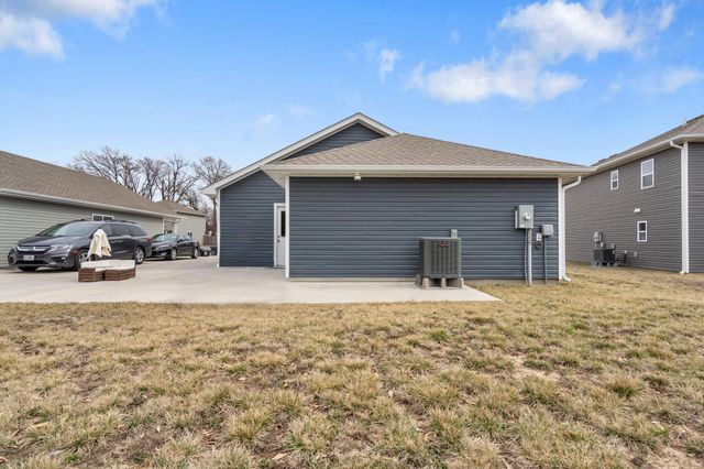 8065 N GLEN MEADOW DR, Columbia, MO 65202