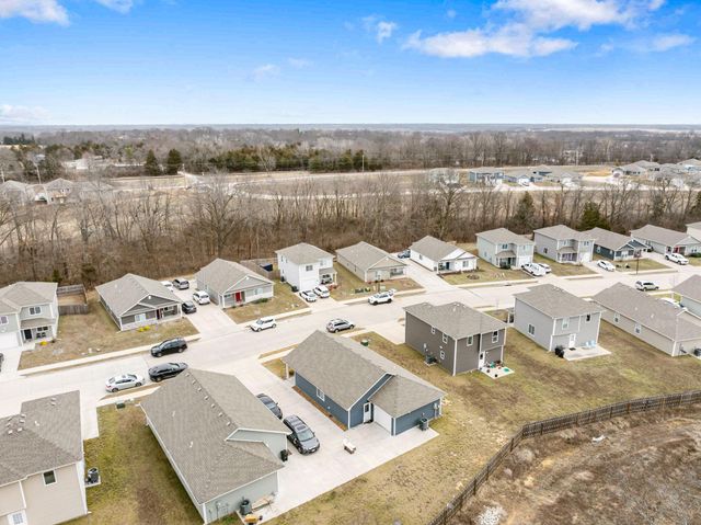 8065 N GLEN MEADOW DR, Columbia, MO 65202