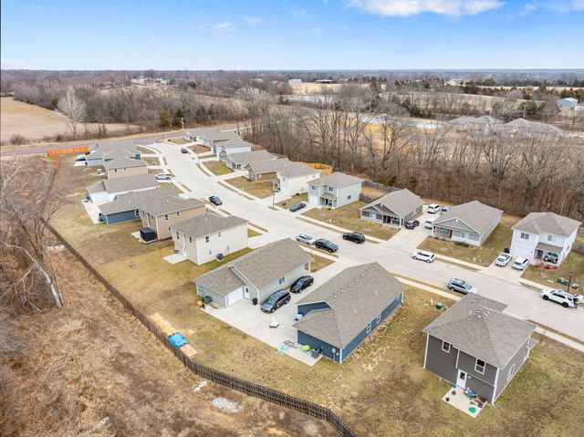 8065 N GLEN MEADOW DR, Columbia, MO 65202