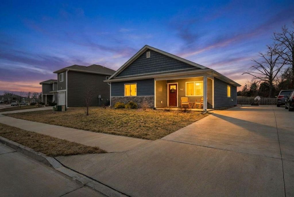 8065 N GLEN MEADOW DR, Columbia, MO 65202