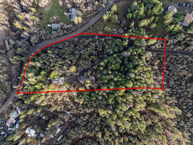 2900 Indian Creek Road, Shady Cove, OR 97539